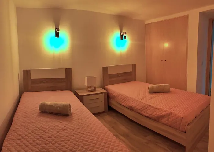 別荘 Taliscas Stone Charm *