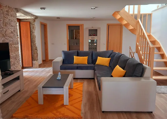 別荘 Taliscas Stone Charm *